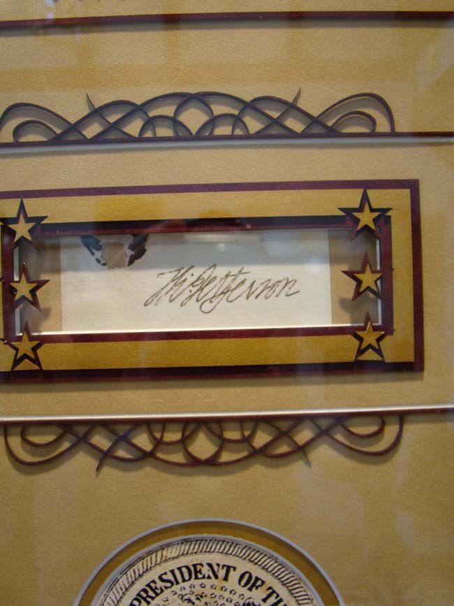 An attractive framed THOMAS JEFFERSON grouping including his original signature circa 1800 — image 4